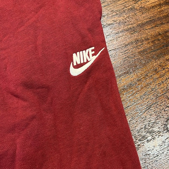 🪩Womens Nike sweatpants maroon size XS!! Perfect sweatpants and sooo comfy!🪩 - Picture 2 of 6